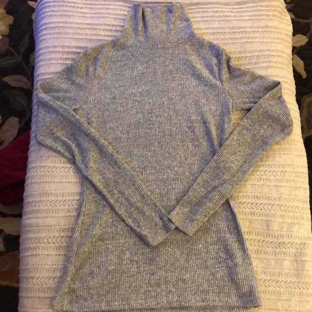 MOSSIMO light grey turtle neck
